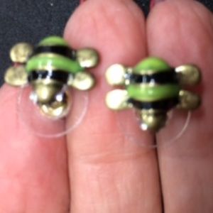 2/10 New Buzzing Bee Earrings